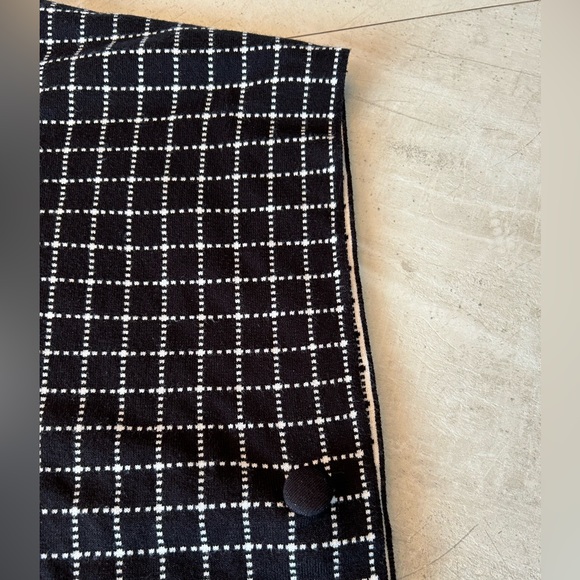 CHICO’s BRAND NEW NEVER WORN S/M GRIDLINES RUANA BLACK AND CREAM WRAP SHAWL CAPE - Picture 3 of 9